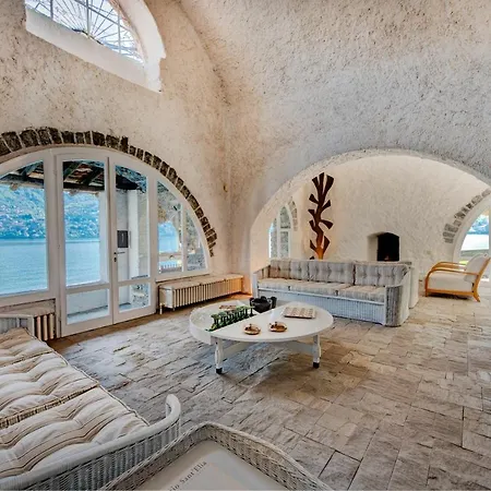 Villa La Filanda -pieds Dans L'eau On Como- *