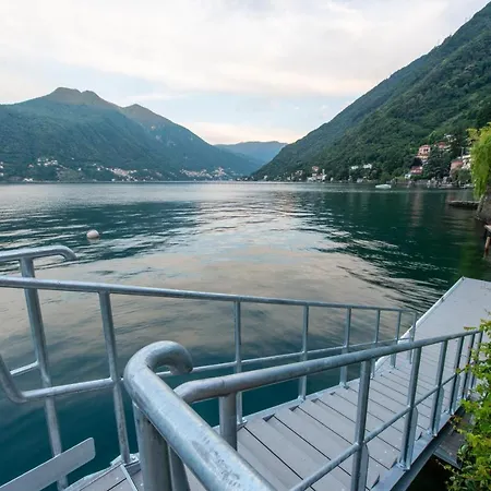 Villa La Filanda -pieds Dans L'eau On Como- *