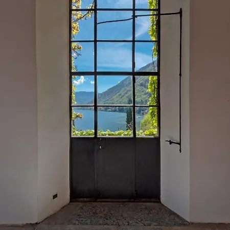 Villa La Filanda -pieds Dans L'eau On Como- *